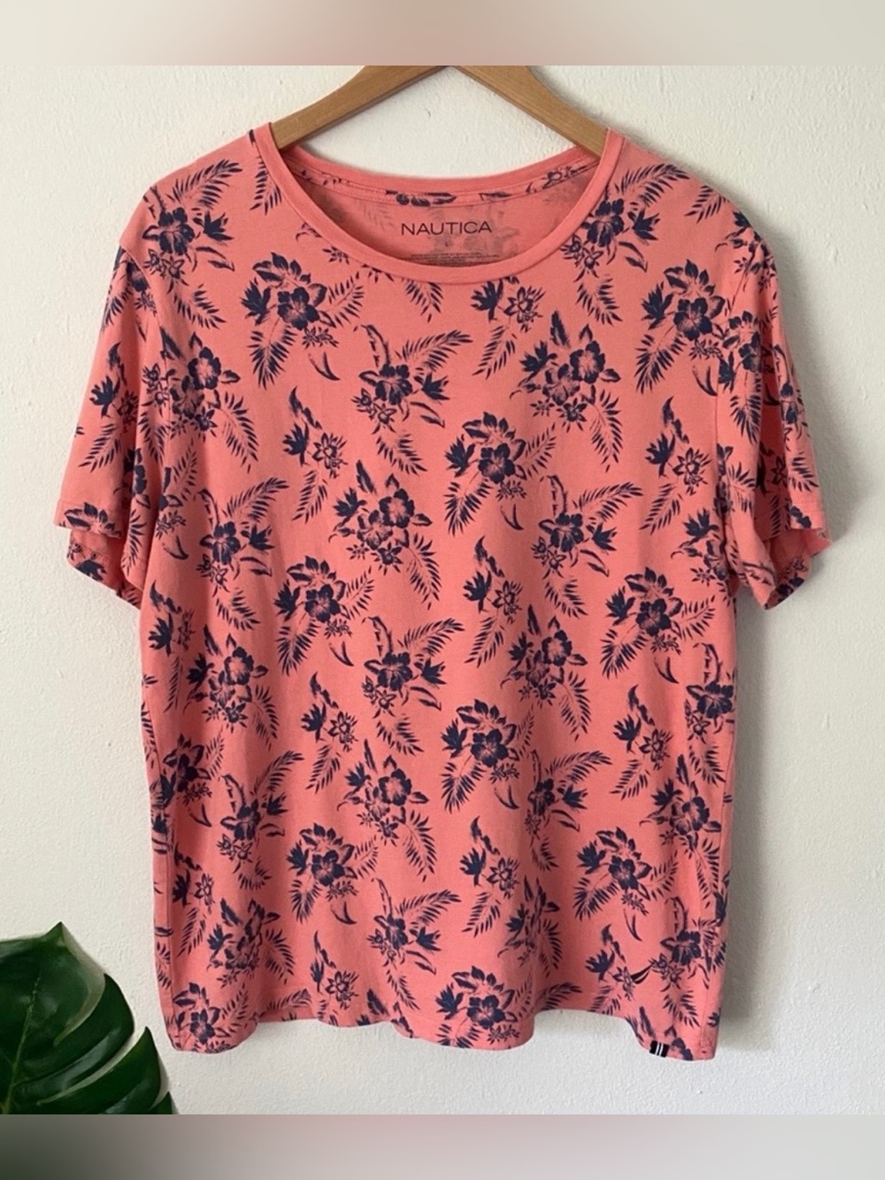 Nautica Men's Floral Graphic Print Short Sleeve Tee Size Large Coral & Navy